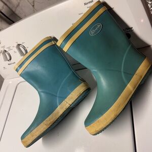 KKomforme Rain boots girls size 4